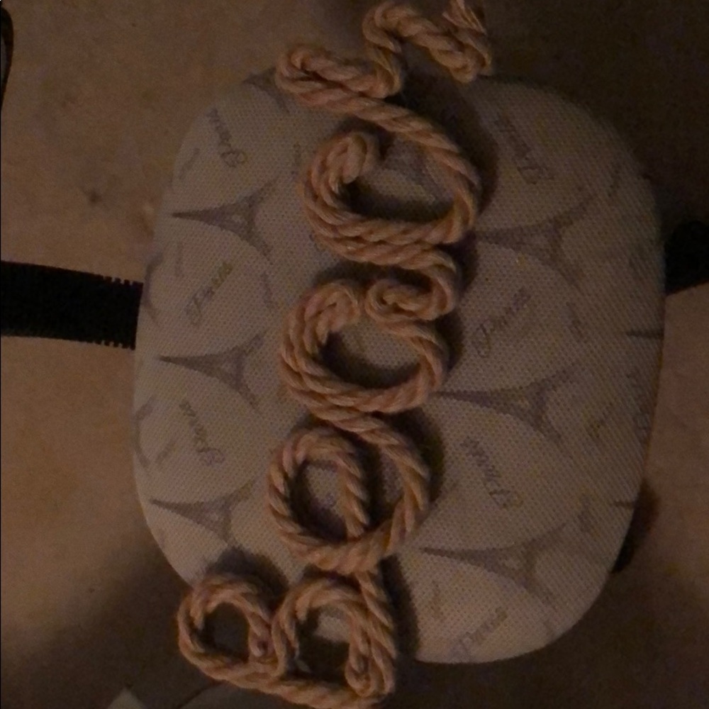 A rope beach sign 🏖🏖🏖